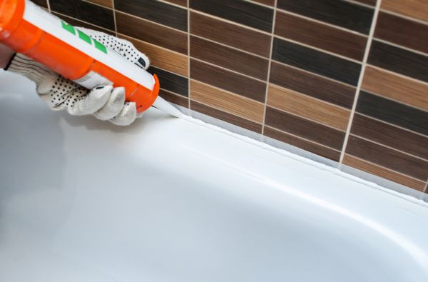 Cost of Bathtub Sealing in Brentwood